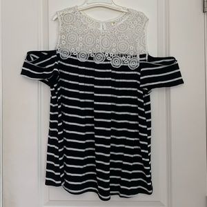 Womens Small Lace Open Shoulder Black & White Blouse